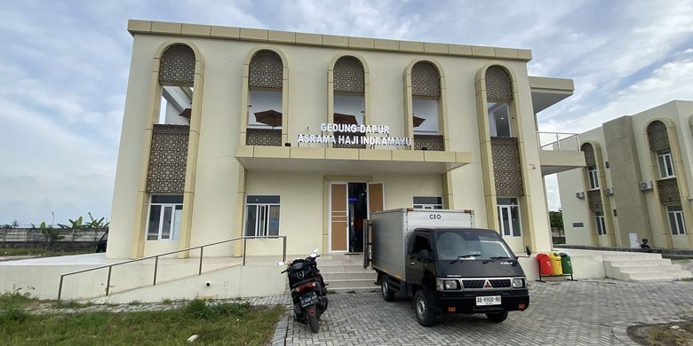 Dapur tempat makanan diolah untuk disajikan kepada para calon jemaah haji di Asrama Haji Indramayu, Sabtu (25/4/2026)