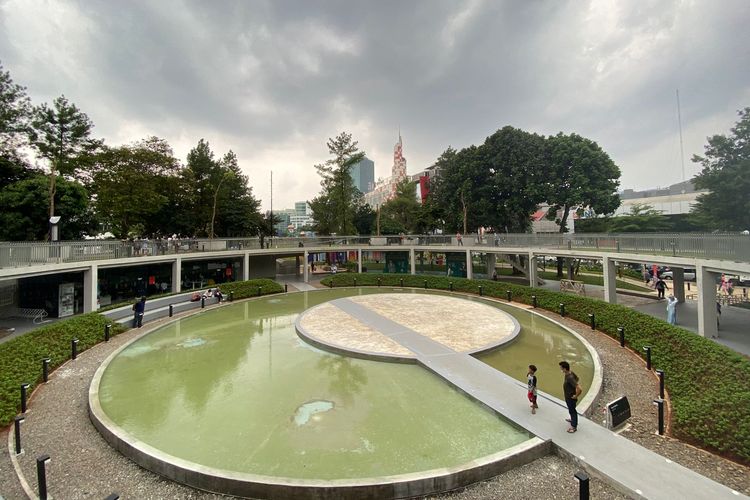 Tampak Taman Literasi Martha Christina Tiahahu di Blok M, Jakarta Selatan, jika dilihat dari area Atap Abubu.