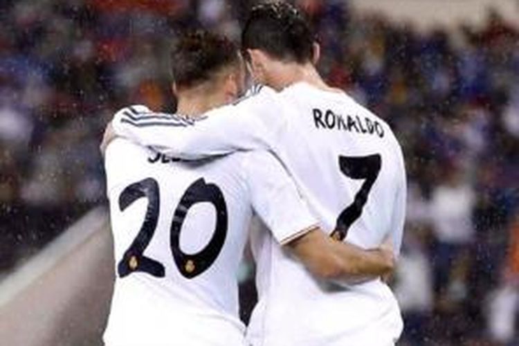 Penyerang Real Madrid, Jese Rodriguez, bersama rekannya, Cristiano Ronaldo. 