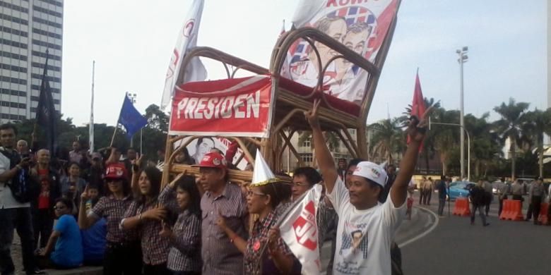 Relawan Jokowi-JK Ini Tetap Turun ke Jalan Saat Pengumuman KPU