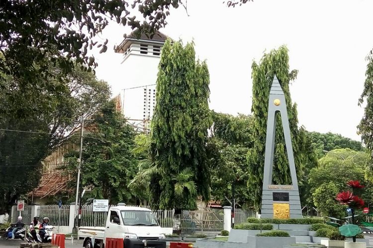 Gereja Katolik Kotabaru di DI Yogyakarta dan rindangnya pepohonan.