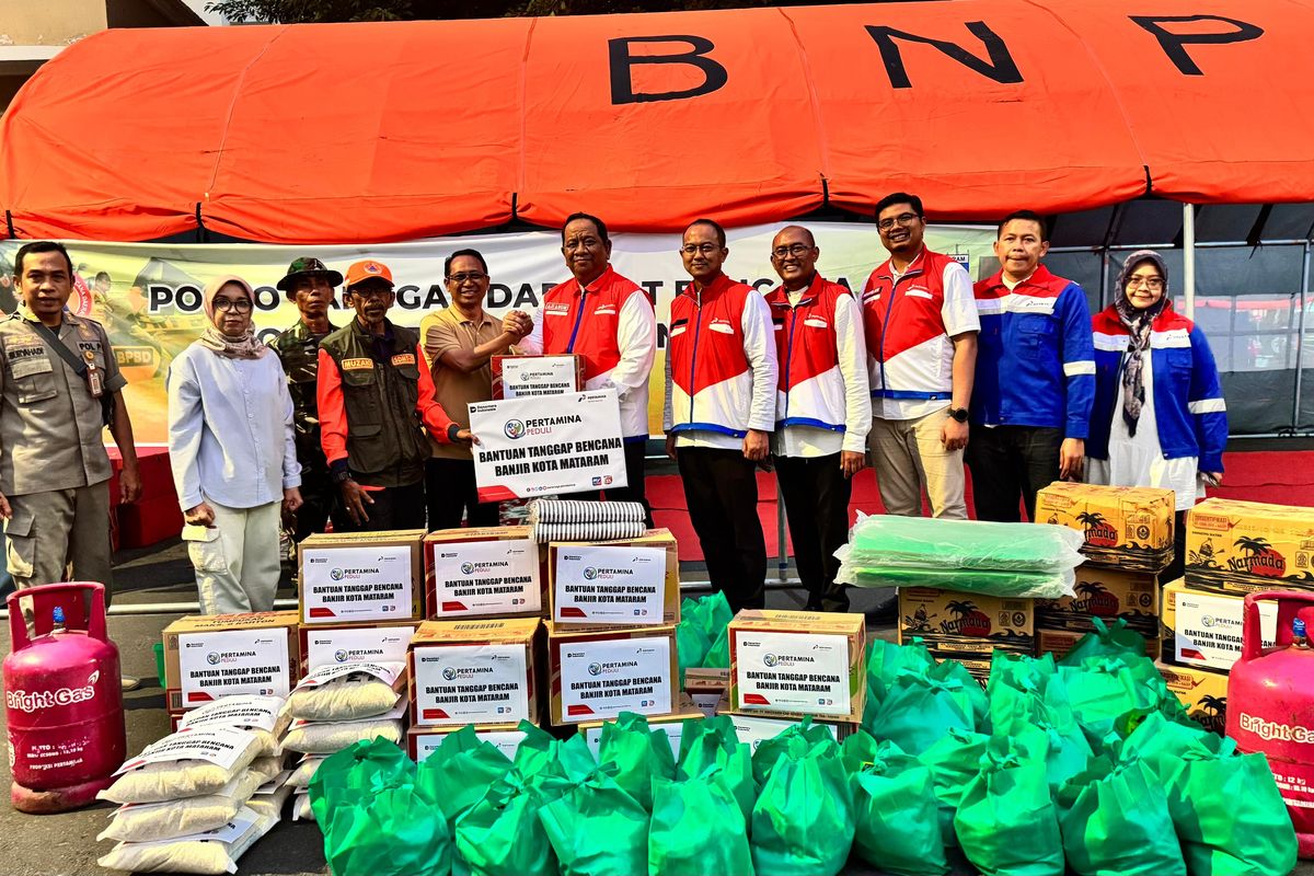 Pertamina Patra Niaga Regional Jatimbalinus menyalurkan bantuan untuk korban banjir di Kota Mataram, Nusa Tenggara Barat, Minggu (6/7/2025).