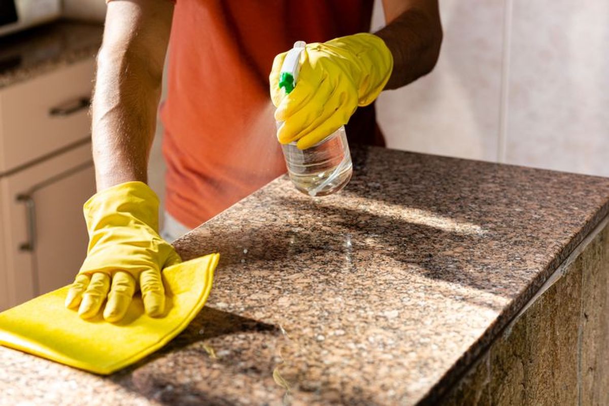 Hati-Hati! 5 Bahan Pembersih Ini Bisa Rusakkan Meja Dapur Granit Anda