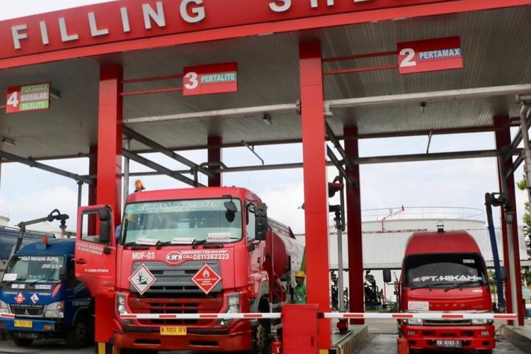 Mobil tangki dikerahkan untuk distribusi BBM ke Labuan Bajo