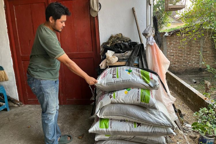 Pupuk Organik Bersubsidi Tak Terpakai, Puluhan Karung Menumpuk di Rumah Petani Ngawi