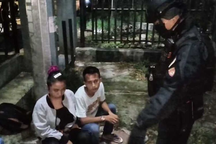 Belasan muda mudi malah menggelar pesta miras saat malam takbir di Kawasan Dadaha dan diamankan tim Sabhara Polres Tasikmalaya Kota, Sabtu (24/5/2020).