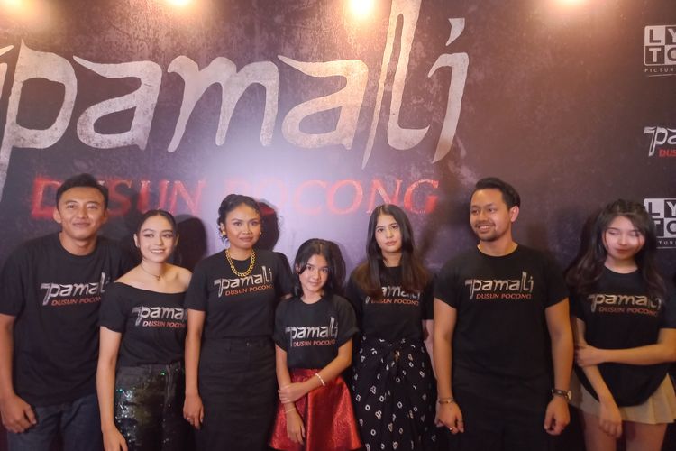 Deretan pemain film Pamali: Dusun Pocong saat ditemui di CGV Central Park, Jakarta Barat, Kamis (5/10/2023). 