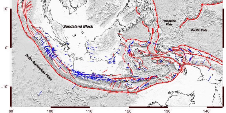 Gambar 1. Peta zona pertemuan lempeng aktif serta kemenerusan sesar aktif di Kepulauan Indonesia (Sumber: Buku Peta Gempa Indonesia, PusGeN, 2017)