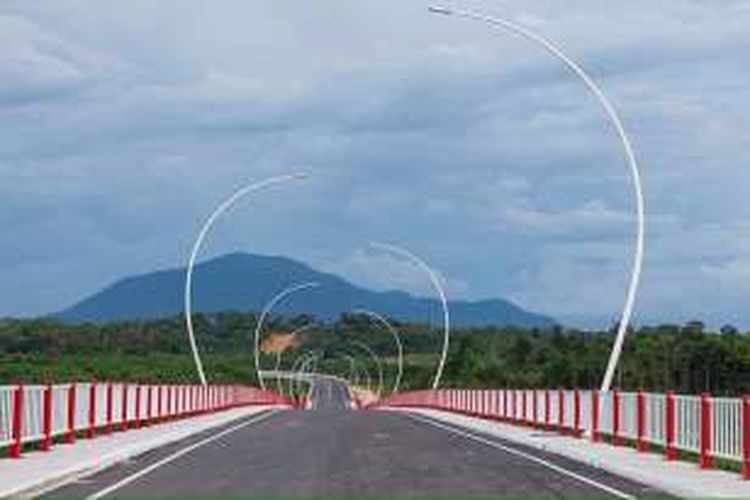 Jembatan Kapuas Tayan, Kabupaten Sanggau, Kalimantan Barat.