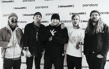 Lirik dan Chord Lagu Hard To Say dari The Used Halaman all ...