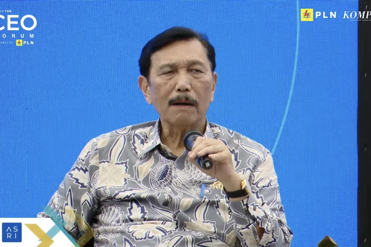 Menteri Koordinator Bidang Kemaritiman dan Investasi (Menko Marves) Luhut Binsar Pandjaitan pada acara Melaju Menuju Indonesia Emas - 15th Kompas 100 CEO Forum Powered by PLN di Ibu Kota Nusantara (IKN), Kalimantan Timur, Jumat (11/10/2024)