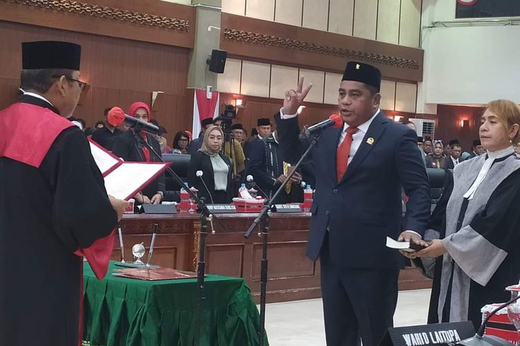 Sekretaris DPD PDI-Perjuangan Maluku Benhur Watubun resmi dilantik sebagai Ketua DPRD Maluku, Senin (19/12/2022)