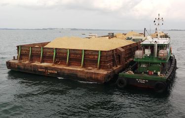 Jajaran Guskamla Armada I berhasil mengamankan satu tongkang BG Bahtera Bahagia dan kapal TB Tirta Jaya VIII pengangkut pasir laut dari pulau Citlim, Kecamatan Moro, Karimun, Kepulauan Riau.
