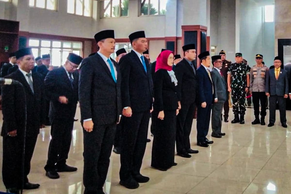 Pemerintah Kabupaten Bandung Barat resmi melantik 14 Pejabat Pimpinan Tinggi Pratama (JPTP) di Lantai 3 Gedung Sekretariat Daerah, Kamis (11/9/2025).