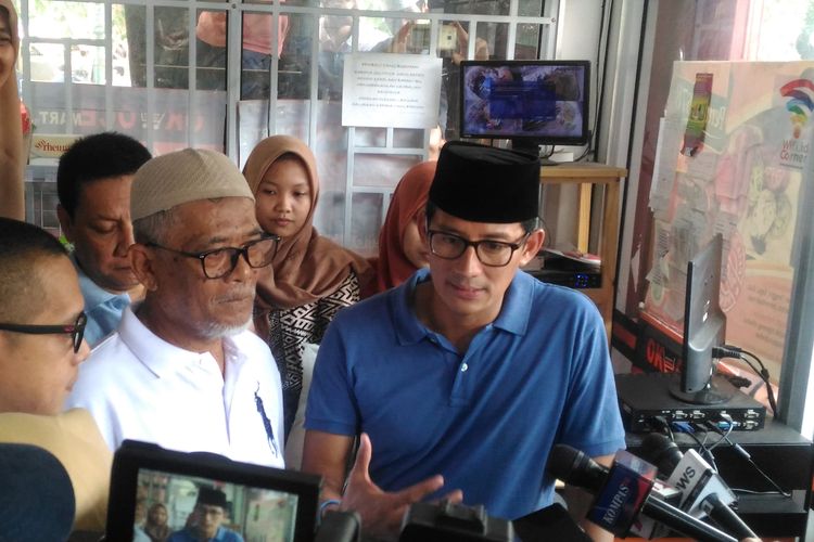 Calon wakil presiden nomor urut 02, Sandiaga Uno, di wilayah Perkampugan Industri Kecil, Cakung, Jakarta Timir, Rabu (20/3/2019). 