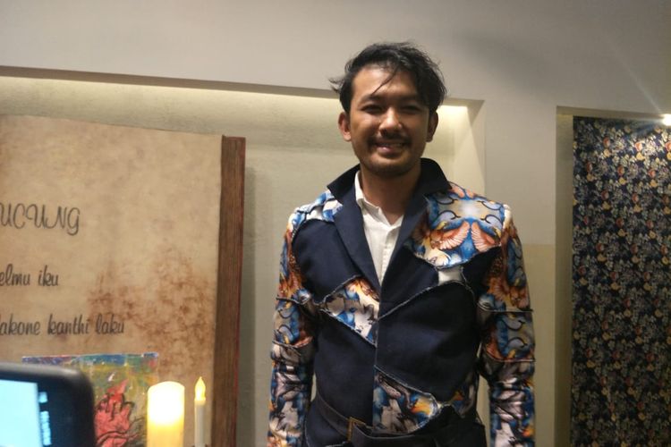 Rio Dewanto ditemui usai tampil dalam pementasan bertajuk Musikalisasi Sastra, Monolog Para Romeo yang digelar di Galeri Indonesia Kaya, Thamrin, Jakarta Pusat, Sabtu (21/12/2019).