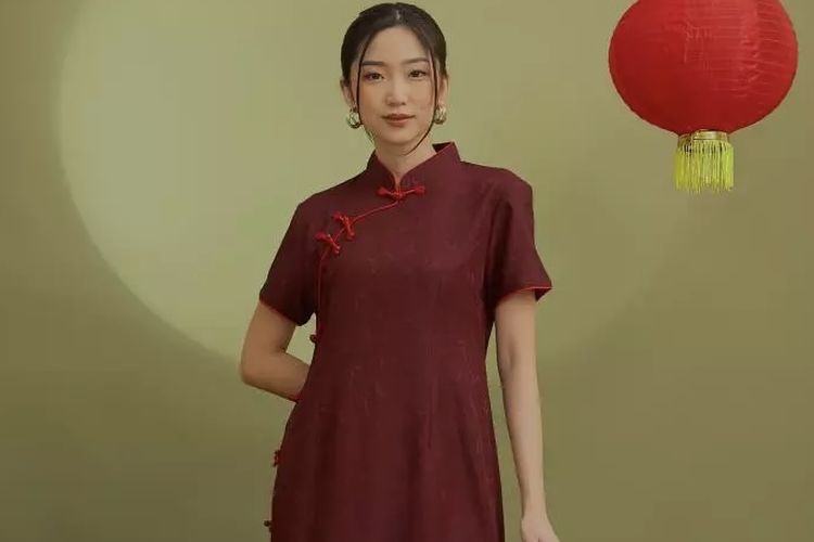 Busana Cheongsam dari Toko MKY Clothing.