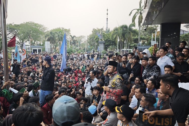 Rudy Mas'ud Siap Pecat Ajudan yang Bersenggolan dengan Mahasiswa, Gesturnya Bikin Massa Marah