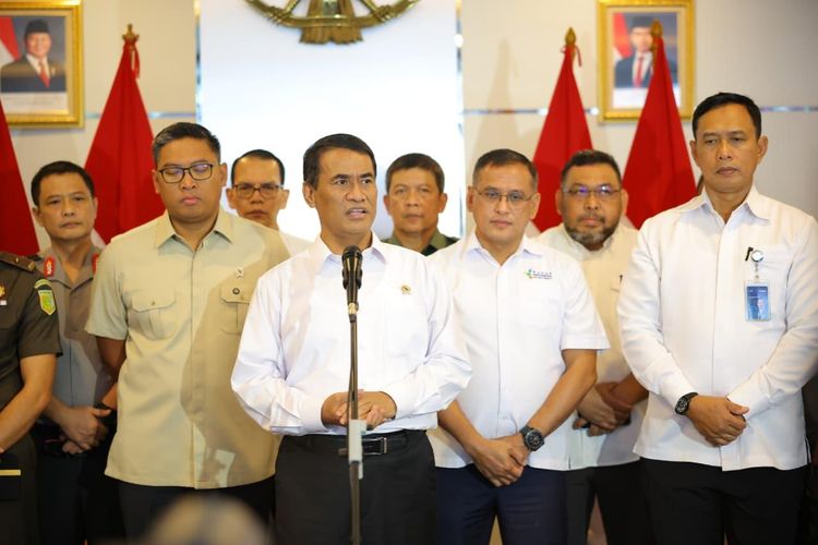 Menteri Pertanian (Mentan) Andi Amran Sulaiman mengumumkan penurunan harga pupuk bersubsidi sebesar 20 persen.