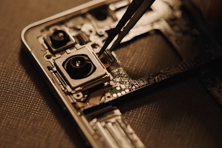 Tampilan modul kamera Samsugn Galaxy S25 Edge.