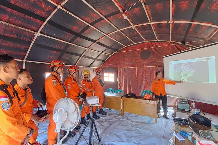 Persiapan operasi penyelamatan penambang hari keempat di Desa Pancurendang, Kecamatan Ajibarang, Kabupaten Banyumas, Jawa Tengah, Sabtu (29/7/2023).