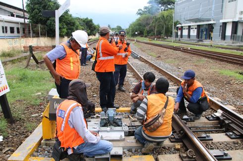 PT KAI Waspadai 15 Titik Rawan Bencana Alam di Pelintasan Kereta Api