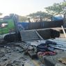 Truk Tronton Bermuatan Material Terguling di Pantura Demak, Diduga Sopir Mengantuk
