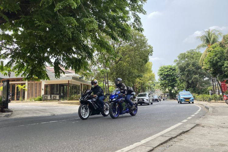 Berburu Foto Motor Saat Sunmori di Senayan, Pengendara Rela Bayar demi Kenangan