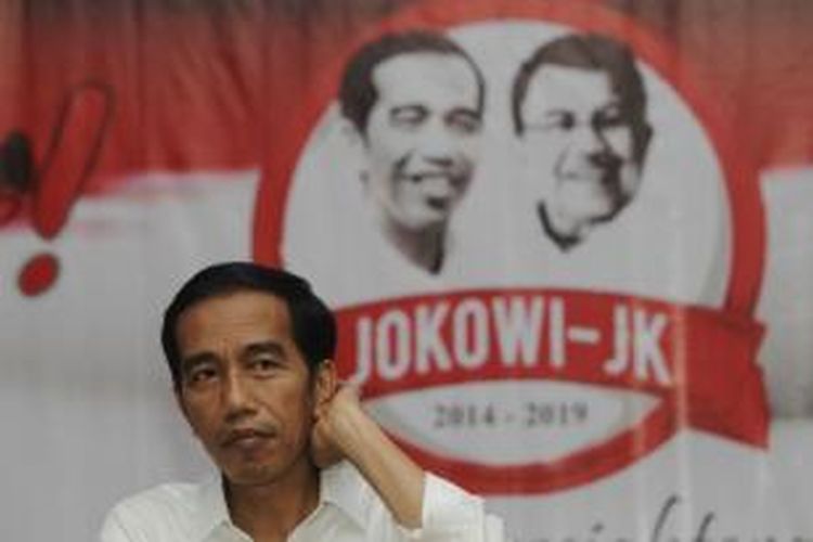 Calon presiden nomor urut 2, Joko Widodo mengunjungi kantor Dewan Pimpinan Daerah (DPD) PDI Perjuangan Provinsi Banten di Kota Serang, Banten, Rabu (16/7/2014). Menurut hasil hitung cepat Kompas pada Pemilu Presiden 2014, pasangan calon presiden dan wakil presiden Joko Widodo - Jusuf Kalla unggul dengan perolehan suara 52,34 persen.