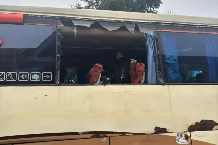 Pulang dari Bantul, Bus Rombongan The Jakmania Cikampek Diserang OTK di Tol Palikanci KM 200