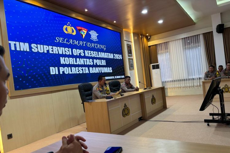 Kasubbag Renops Bagops Korlantas Polri AKBP Bargani Tim Supervisi Ops Keselamatan 2024 di Polresta Banyumas