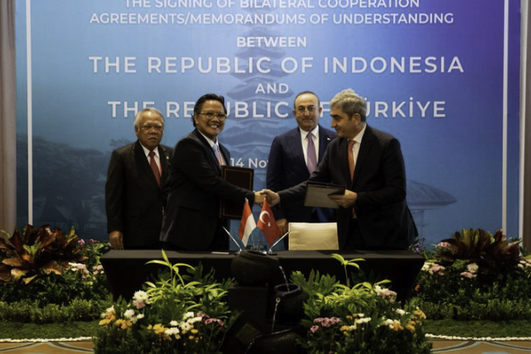 Kesepakatan Indonesia dan Turki untuk produksi bus listrik dan tol trans sumatera, Senin (14/11/2022)