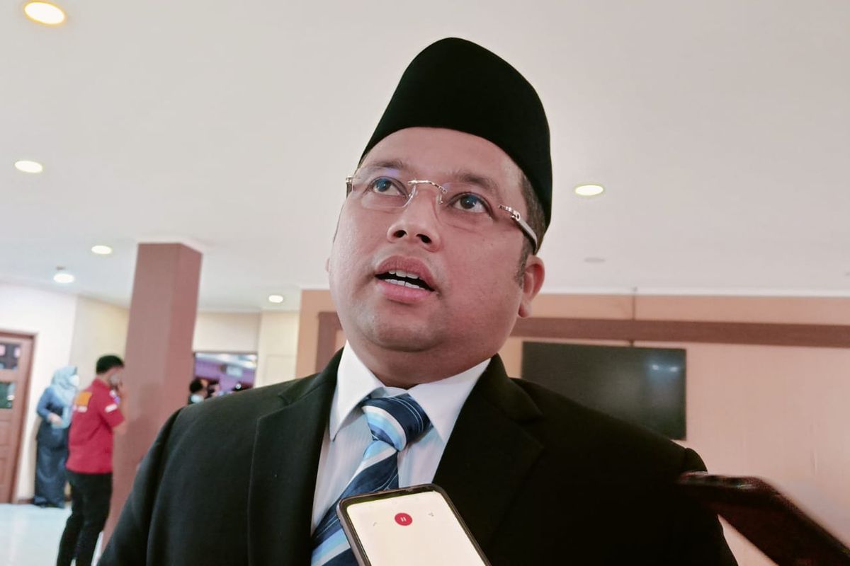 Wali Kota Tangerang Arief R Wismansyah mengatakan, sampah yang menumpuk di sekitar Ciledug mayoritas ulah dari warga Kota Tangerang Selatan. Hal itu disampaikan oleh Arief di Gedung DPRD Kota Tangerang, Selasa (3/1/2023).
