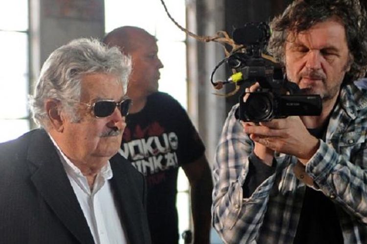 Sutradara film asal Serbia, Emir Kusturica, saat membuat dokumenter tentang mantan presiden Uruguay Jose Mujica.