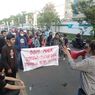 Demo Kenaikan Harga BBM, Mahasiswa Makassar Saling Dorong dengan Polisi
