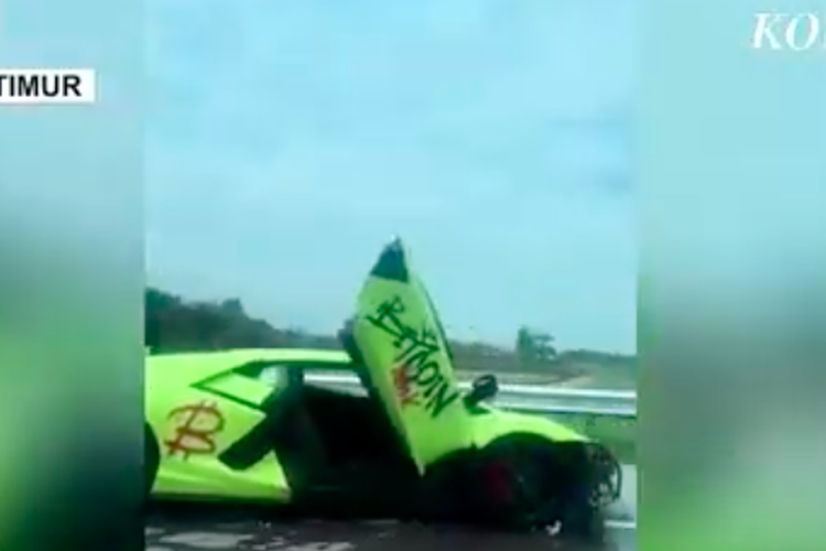 Lamborghini Tabrak Suzuki Ignis di Tol Jombang, 2 Orang Terluka