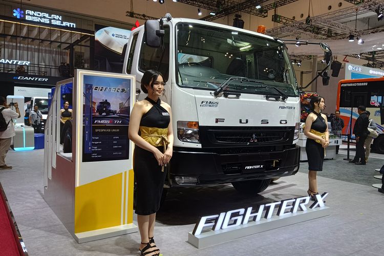 Inovasi Misubishi Fuso di GIIAS 2025, perkenalkan EV Mobile Charger dan Fighter X FM65
