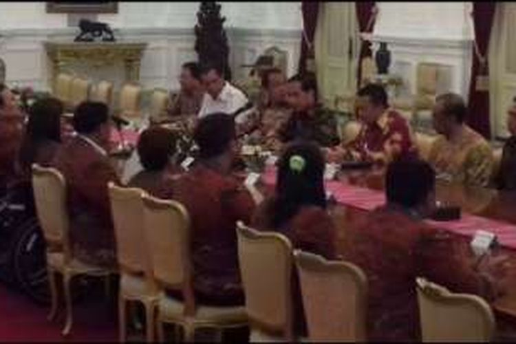 Presiden Joko Widodo menerima atlet paralympic Indonesia yang berlaga pada Olimpiade Rio De Jainero, Brazil Tahun 2016. Jokowi menerima rombongan di Istana Merdeka, Jakarta, Kamis (22/9/2016).