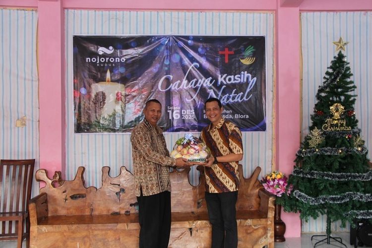 Nojorono Kudus berbagi kebahagiaan melalui program "Cahaya Kasih Kudus" yang digelar di Panti Asuhan Baythesda, Blora, dan Panti Wredha, Semarang, Jawa Tengah.