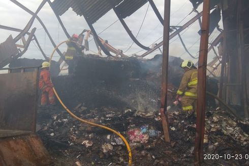 Gudang Kardus di Cengkareng Terbakar, Diduga karena Hubungan Pendek Arus Listrik