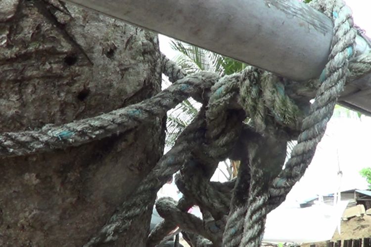 Antisipasi Monsoon Rumah Warga Ditopang Bambu Hingga Ditambatkan di Pohon