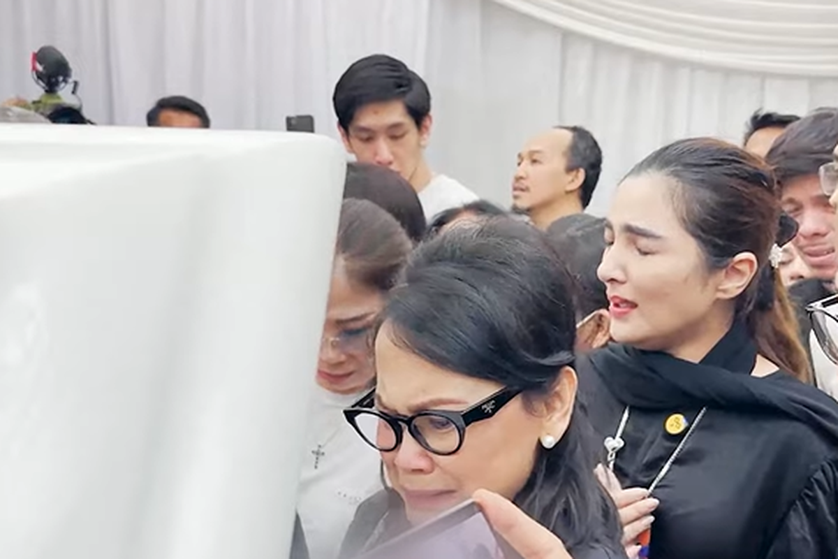Ashanty di persemayaman Benny Laos, di Rumah Duka dan Krematorium Sentosa RSPAD
