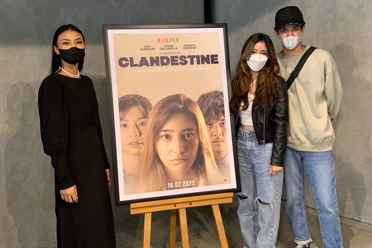 Aktris Shareefa Danish, Dannia Salsabilla dan aktor Abun Sungkar saat ditemui dalam acara Media Gathering film Clandestine di kawasan Jakarta Selatan, Senin (14/2/2022).
