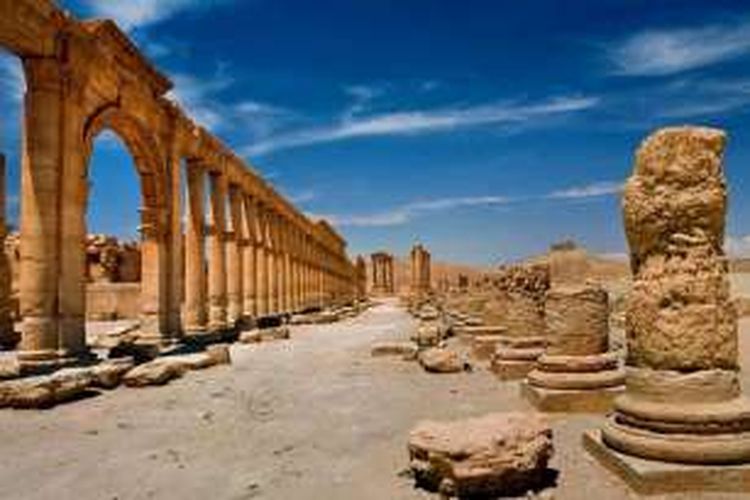 Foto tak bertanggal yang dirilis oleh kantor berita SANA memperlihatkan kota tua Palmyra, Suriah, yang telah berhasil direbut kembali oleh pasukan Suriah dari tangan Negara Islam Irak dan Suriah (ISIS), Minggu (27/3/2016).