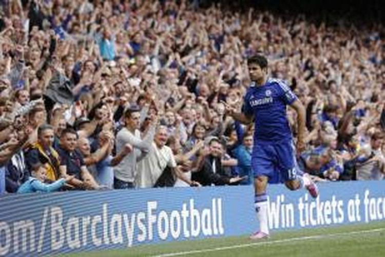 Penyerang Chelsea, Diego Costa, merayakan golnya ke gawang Aston Villa, pada laga Premier League, di Stamford Bridge, 27 September 2014. 