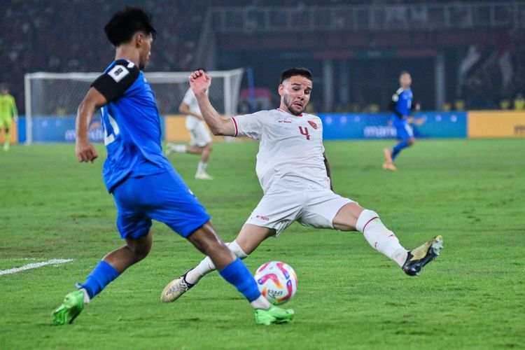 Performa menjanjikan dari seorang Calvin Verdonk saat melakukan debut bersama Timnas Indonesia di laga melawan FIlipina dalam laga terakhir Grup F Kualifikasi Piala Dunia 2024, Selasa (11/6/2024) di Stadion Gelora Bung Karno Jakarta. 