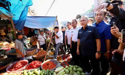 Cek Harga Kebutuhan Pangan di Pasar Terong, Makassar, Mendag: Terlalu Murah