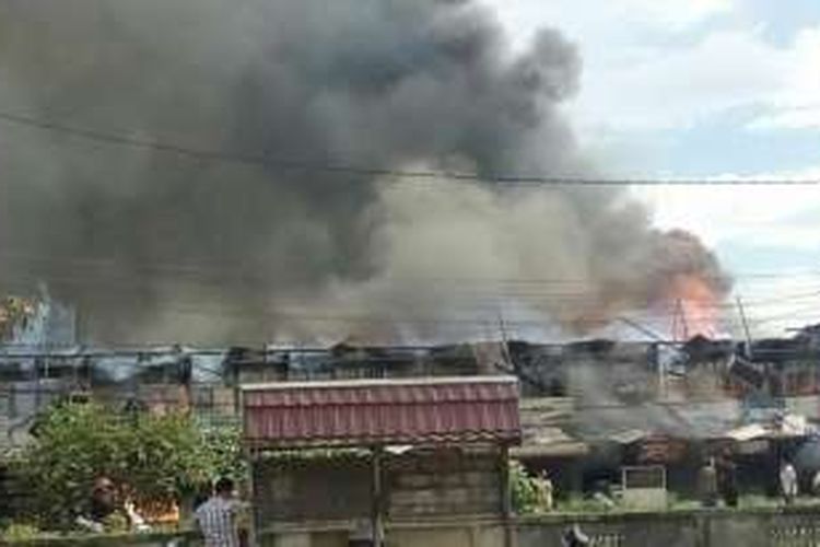 Peristiwa kebakaran 15 ruko di komplek pasar Purun, Kecamatan Sungai Pinyuh, Kabupaten Mempawah, Kalimantan Barat (8/11/2016)