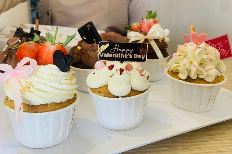 Cupcake menjadi menu andalan di toko kue Amami Sweets, Kota Malang, Selas (11/2/2025) siang. 