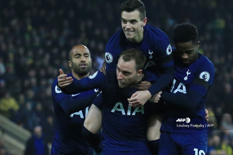 Para pemain Tottenham Hotspur merayakan gol Christian Eriksen ke gawang Norwich City pada laga lanjutan Liga Inggris di Carrow Road, Norwich, pada Sabtu (28/12/2019).